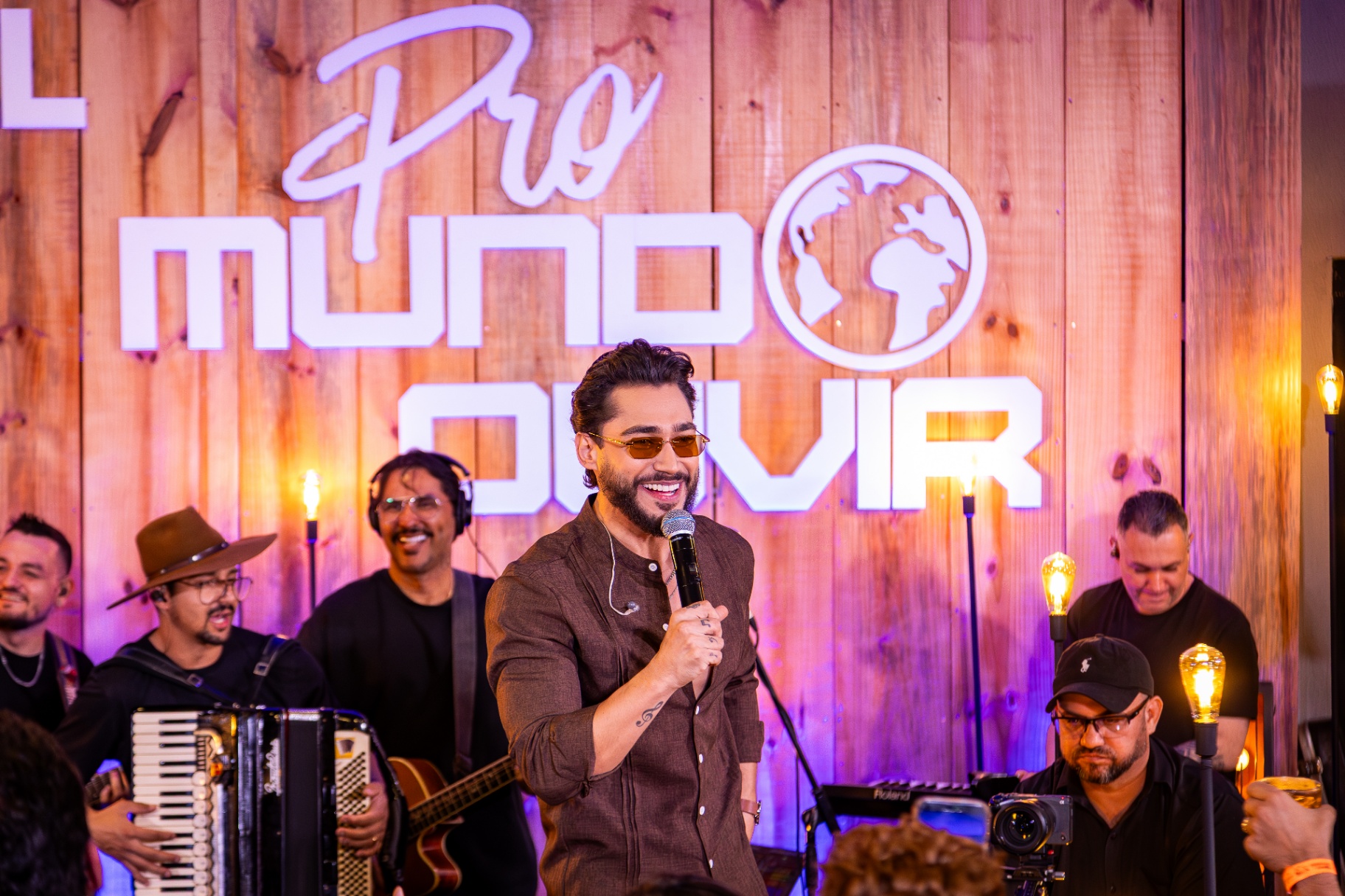 Daniel com a banda no projeto Pro Mundo Ouvir